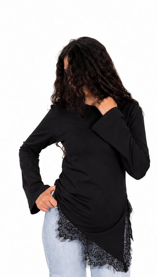 The lace hem long sleeve