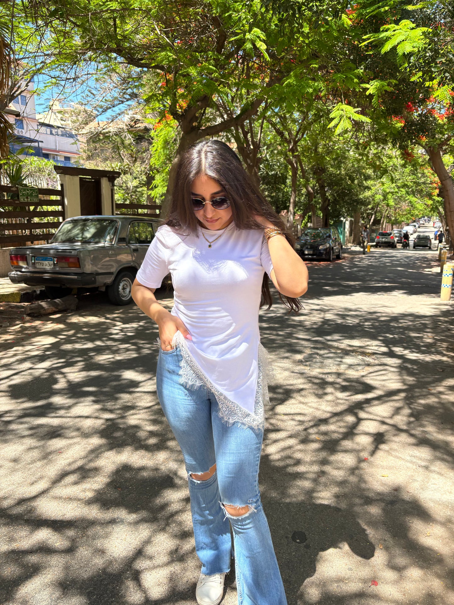 The lace hem tee