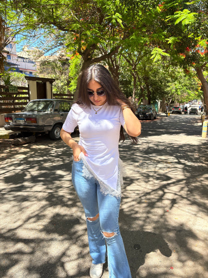 The lace hem tee