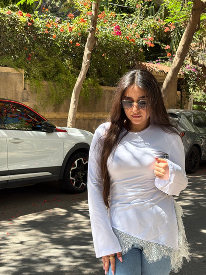 The lace hem long sleeve