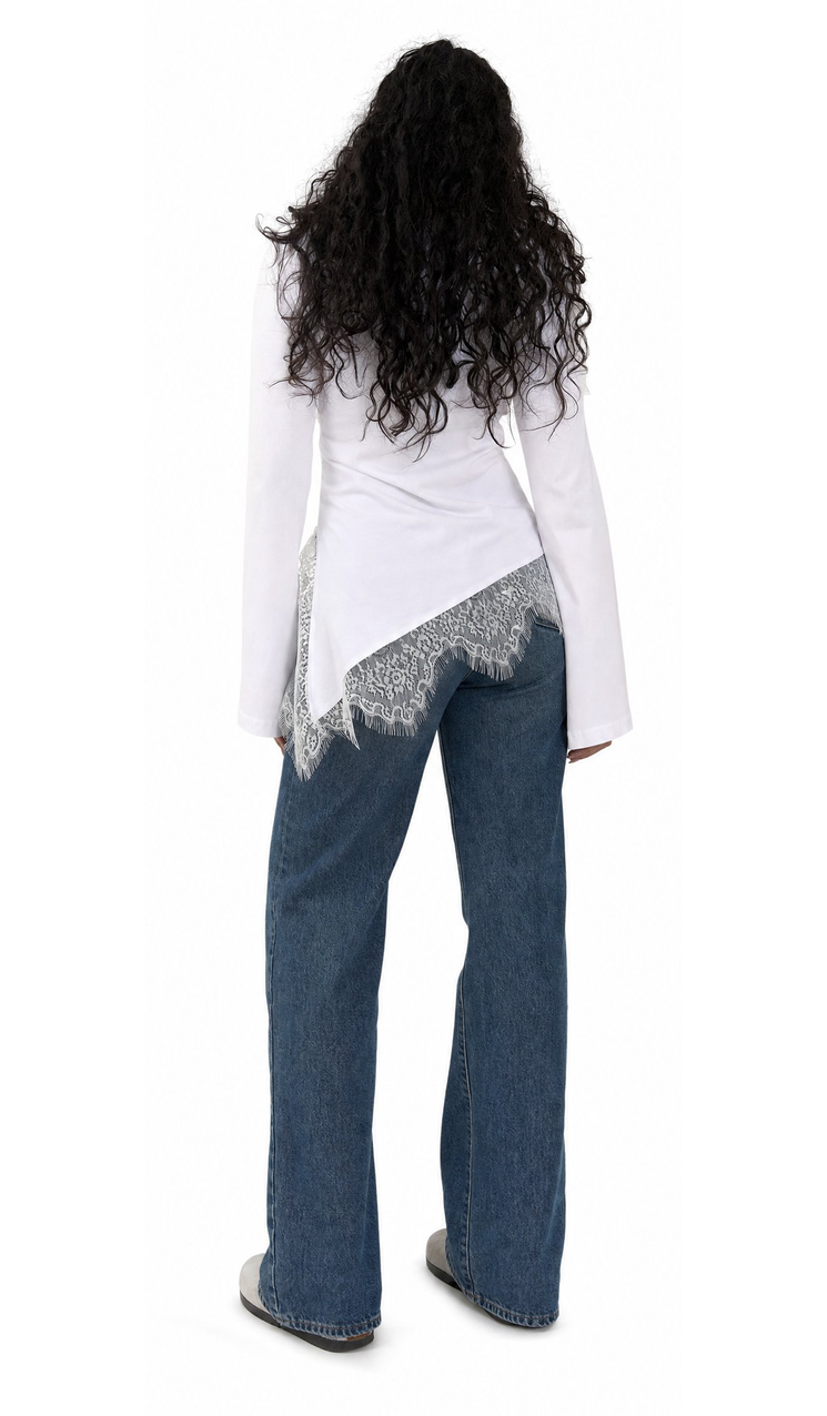 The lace hem long sleeve