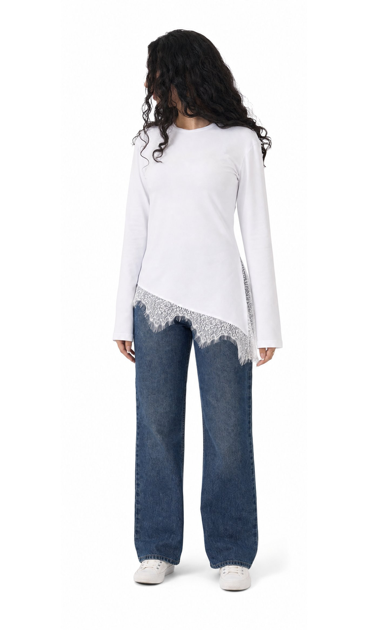 The lace hem long sleeve