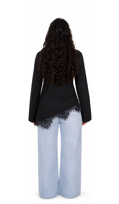 The lace hem long sleeve