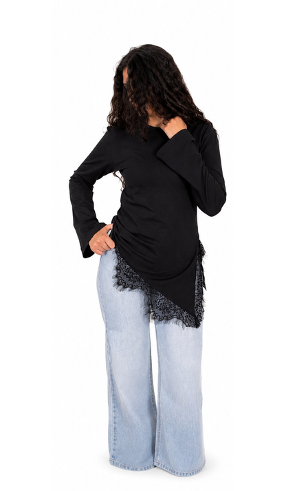 The lace hem long sleeve